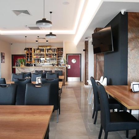 Przystanek Roszkow -Noclegi I Restauracja Экстерьер фото