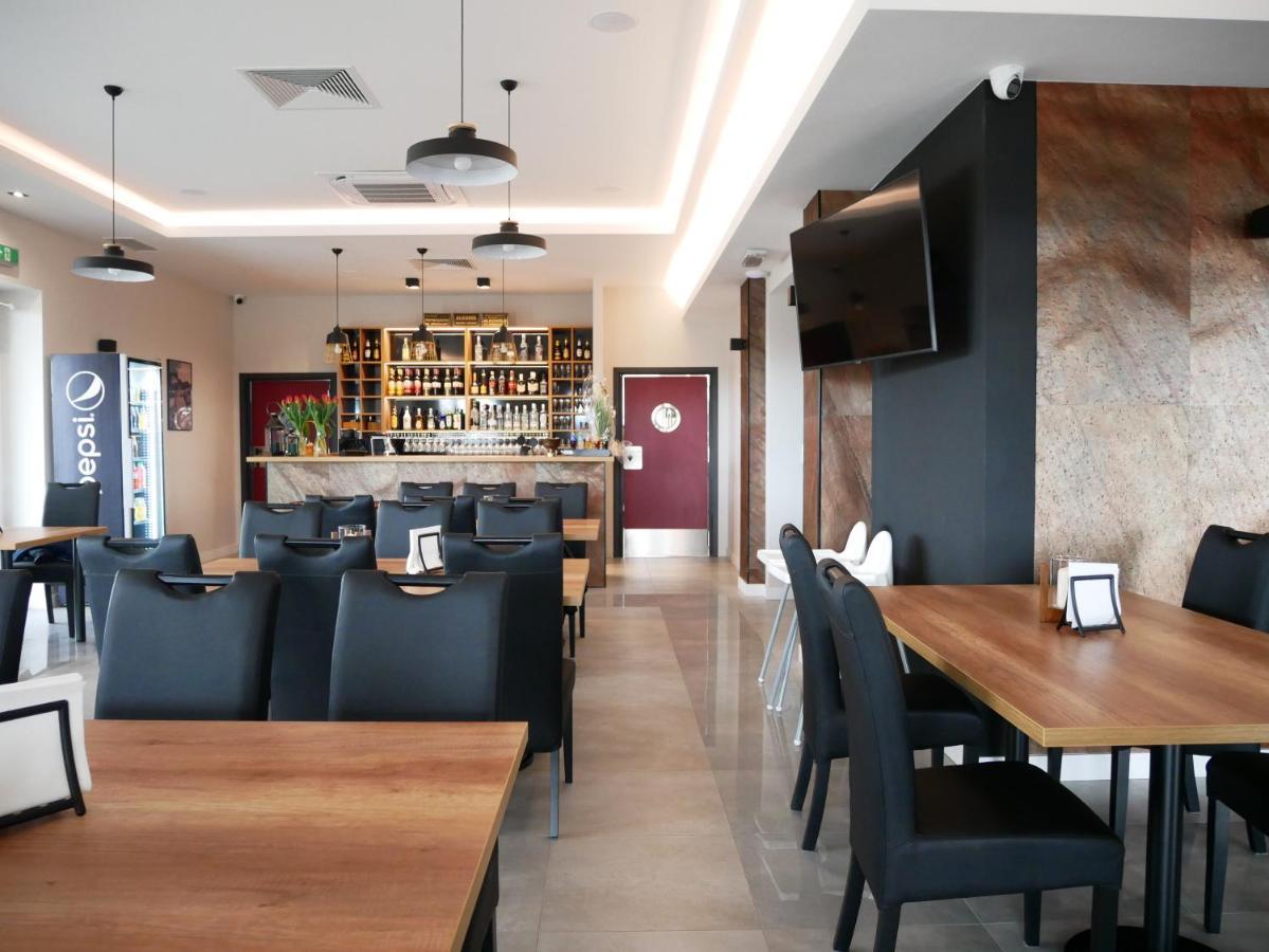 Przystanek Roszkow -Noclegi I Restauracja Экстерьер фото
